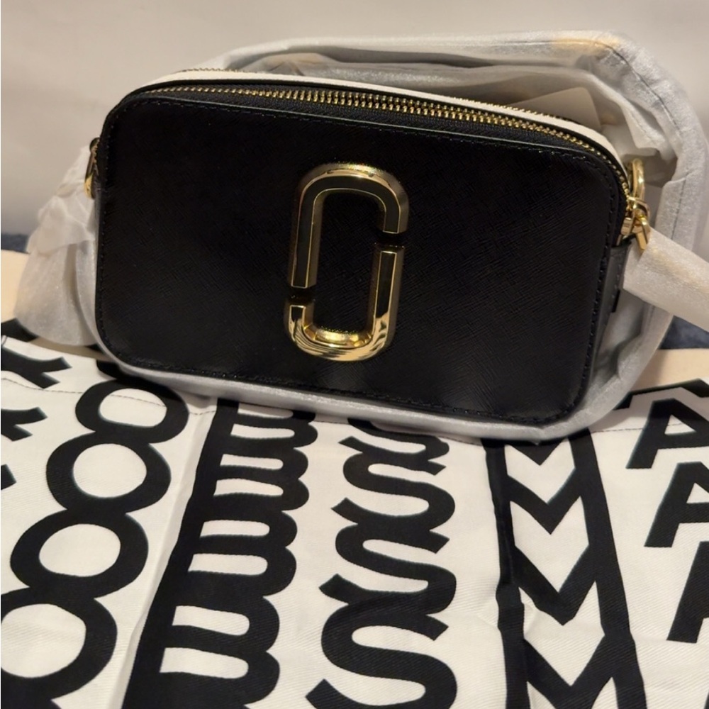 Marc Jacobs The Snapshot...$325 in store/online - Picture 14 of 17